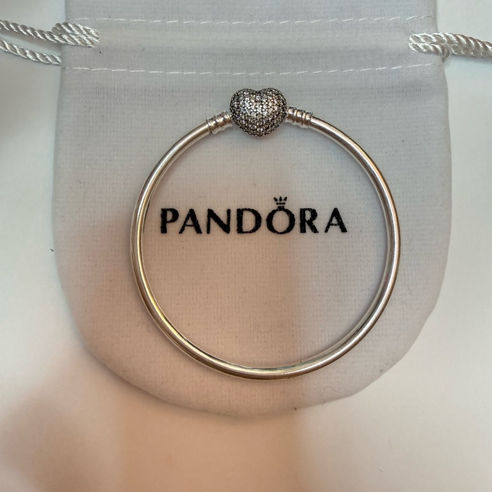 Pandora Moments Sparkling Heart & Snake Chain Bracelet 6.5 inch
Sterling silver